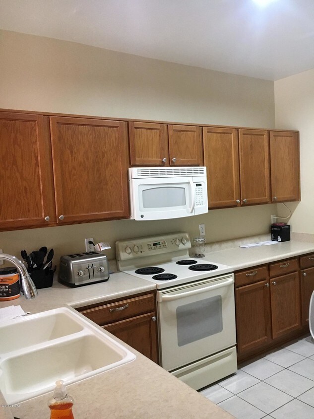 Primary Photo - 3826 N Forest Park Dr