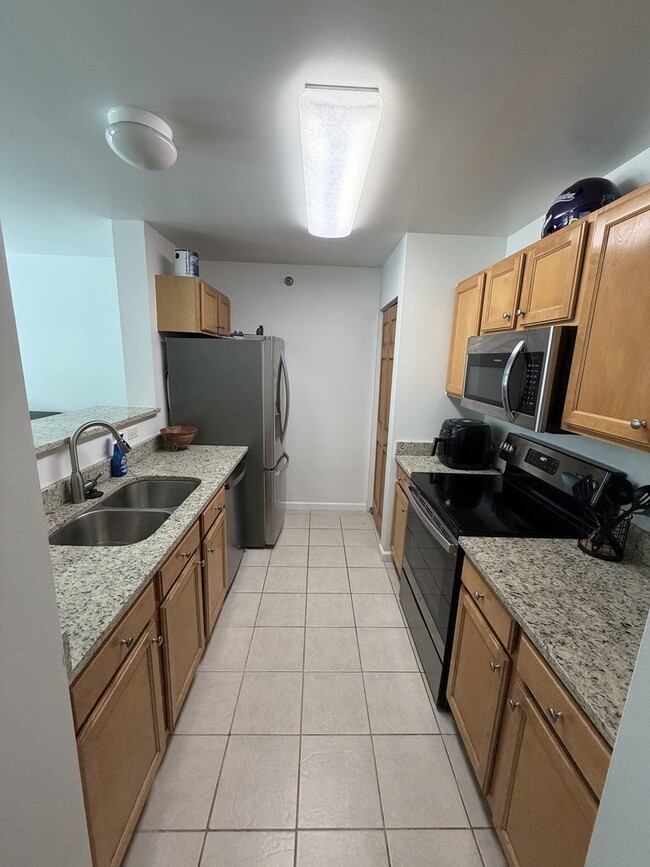 Building Photo - 345 N La Salle Dr