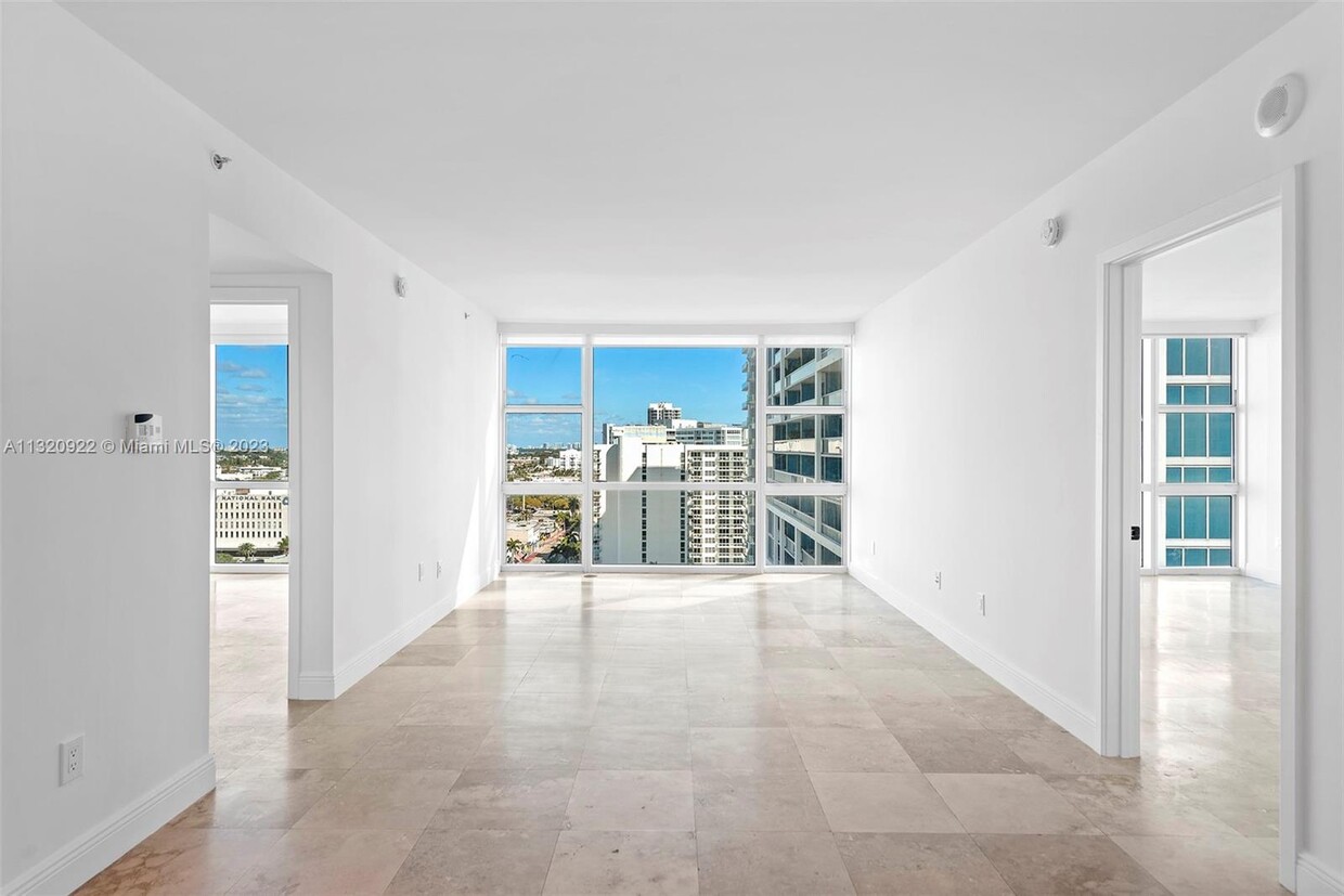 Foto principal - 6801 Collins Ave