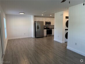 Building Photo - 917 Graystone Ave