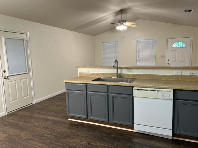 Building Photo - 1524 Well St