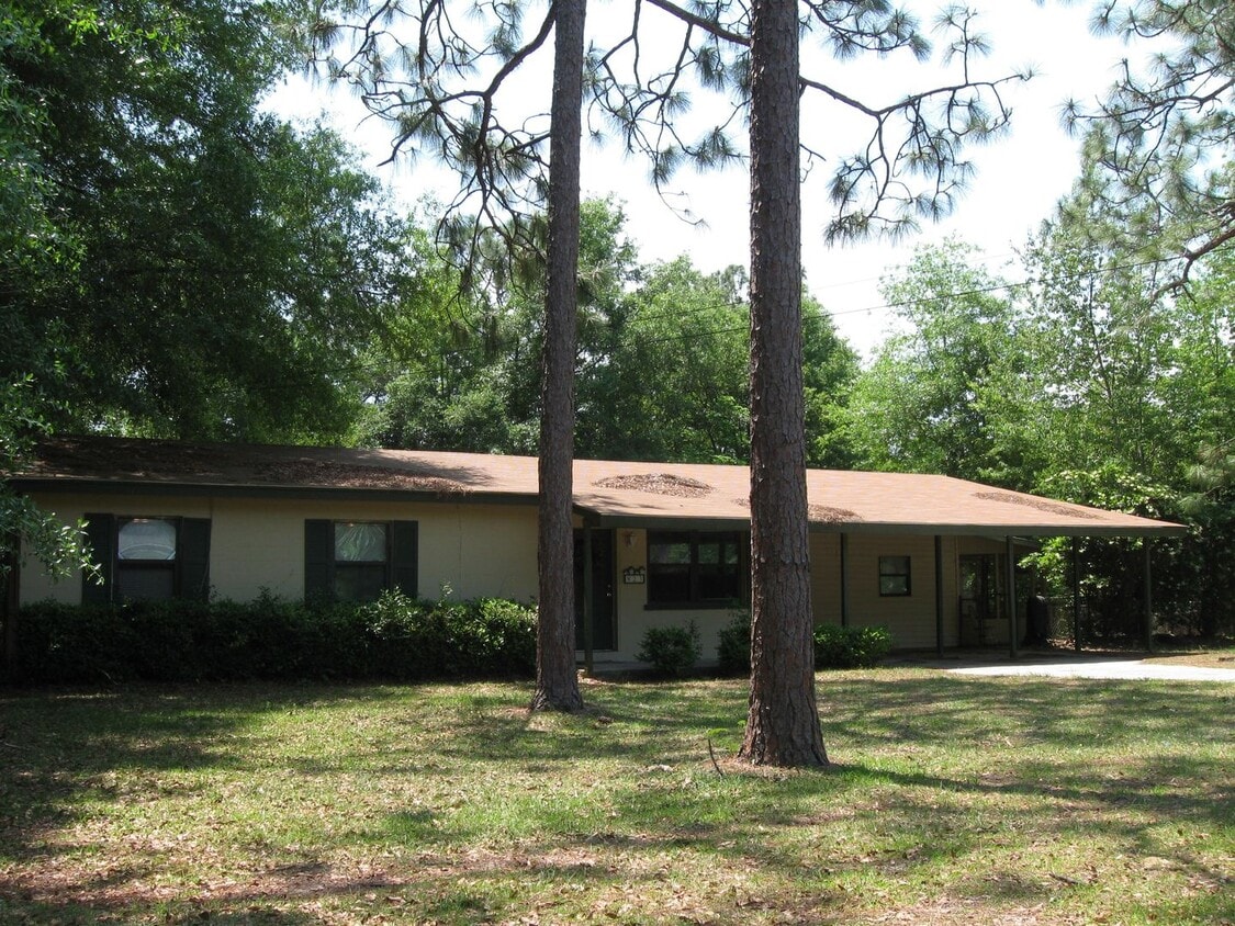 Building Photo - 823 Greenleaf Dr