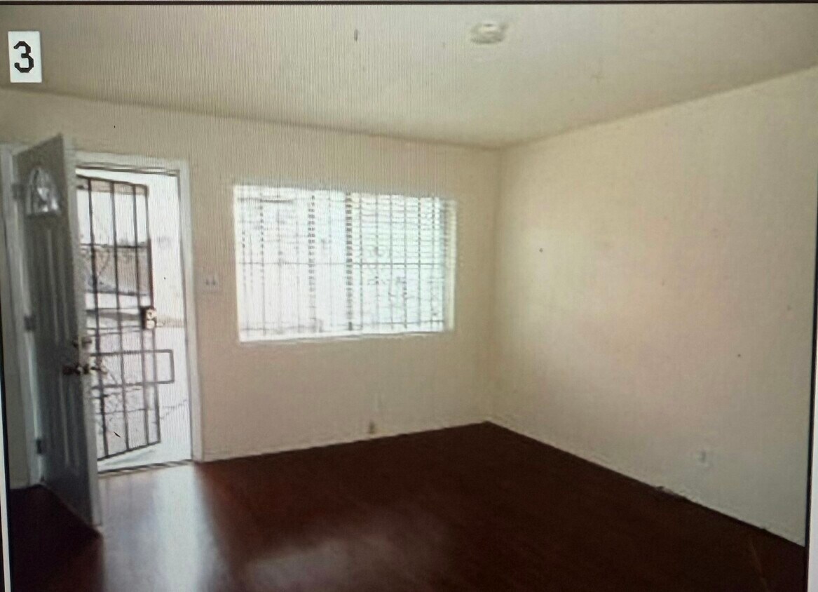 Foto del edificio - 1023 E 12th St