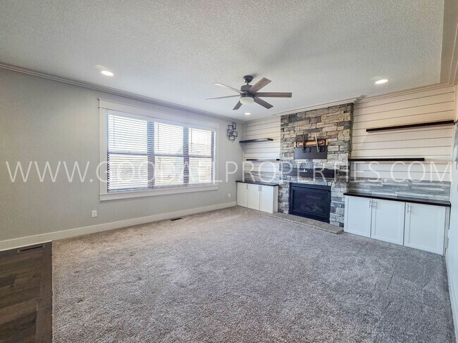 Foto del edificio - 4-Bedroom Walkout with 3-Car Garage in Waukee Schools