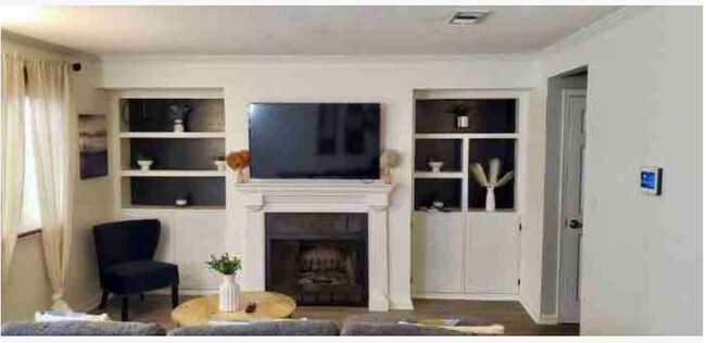 Building Photo - 1604 Woodmere Loop