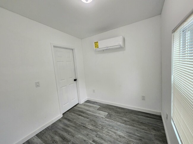 Foto del edificio - 1546 Moonflower St