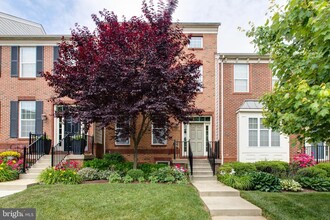 Building Photo - 7631 Elmcrest Rd