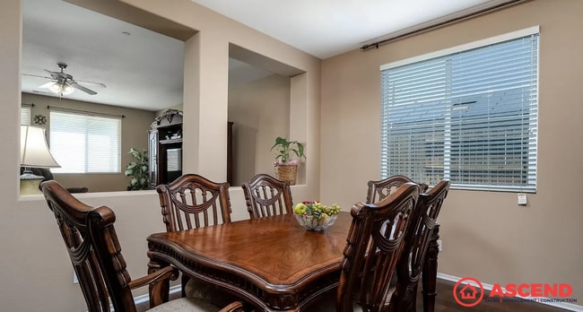 Building Photo - Fabulous Home Off Kern Canyon Rd and Mesa ...