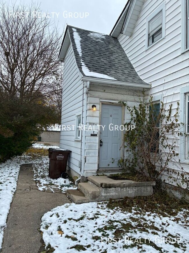 Building Photo - 908 Washington-Apt. C