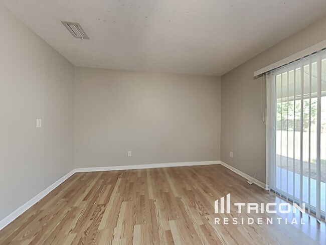 Building Photo - 1003 Meadow Ln