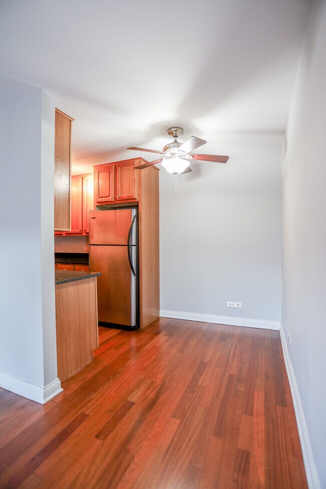 Foto del edificio - 7520 W Grand Ave