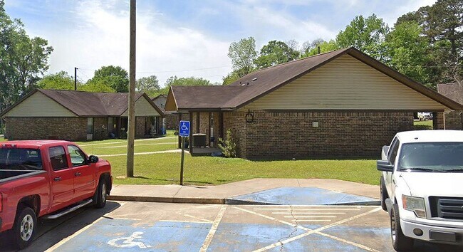 Building Photo - 329 Marcus St