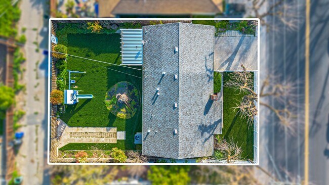 Foto del edificio - 1415 W Roseburg Ave