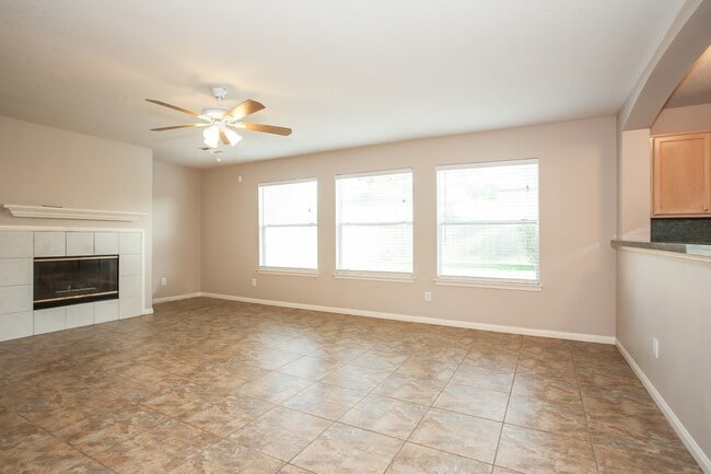 Building Photo - 17618 Coventry Oaks Dr