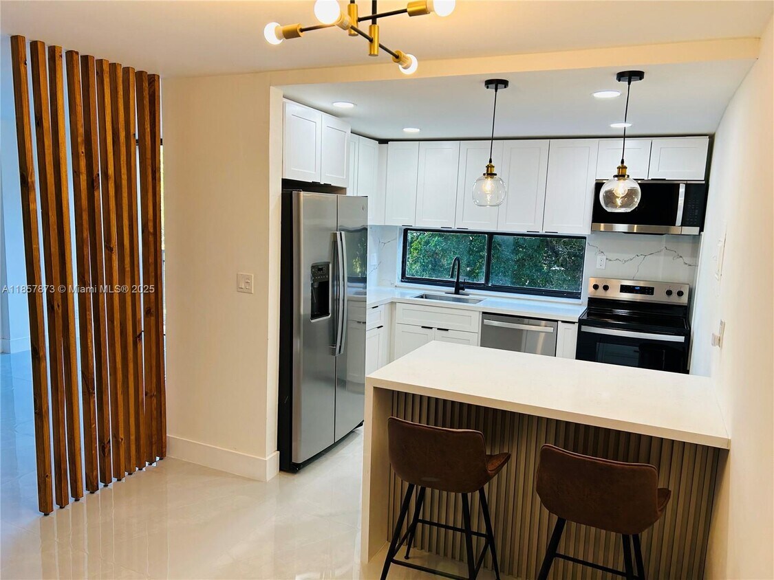 Foto principal - 17021 N Bay Rd