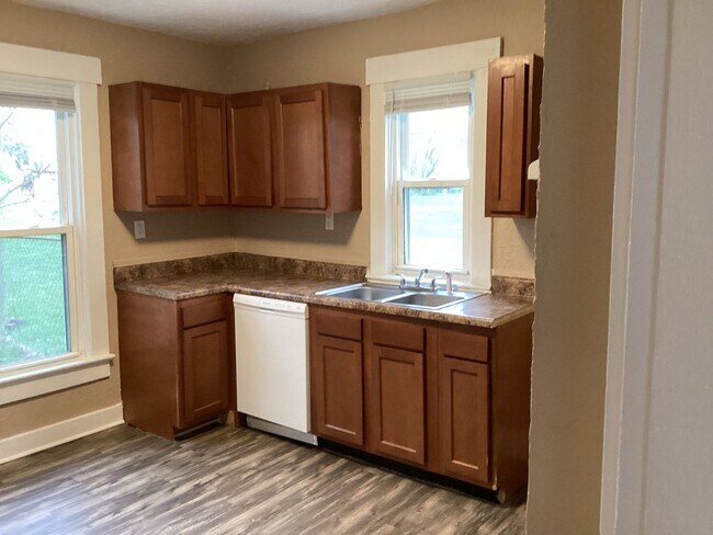 Building Photo - 2240 Lakeview Ave 3BR/1BA (Dayton)