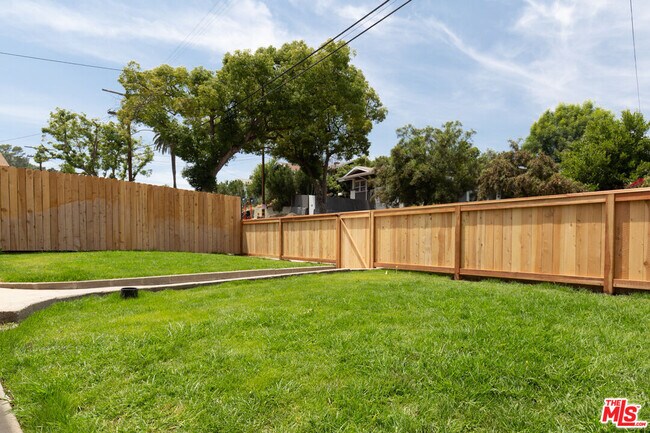 Building Photo - 6040 Burwood Ave