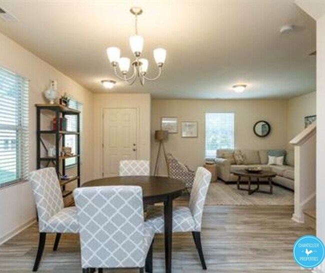Foto del edificio - 1208 Haybrook Ln