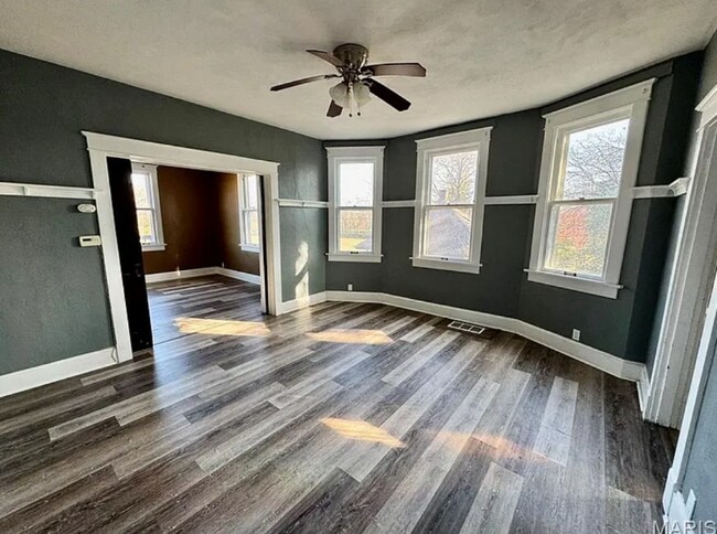 Foto del edificio - 316 W F St