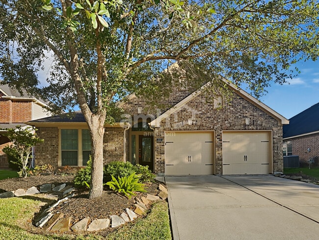 Building Photo - 2515 Pioneer Oaks Dr