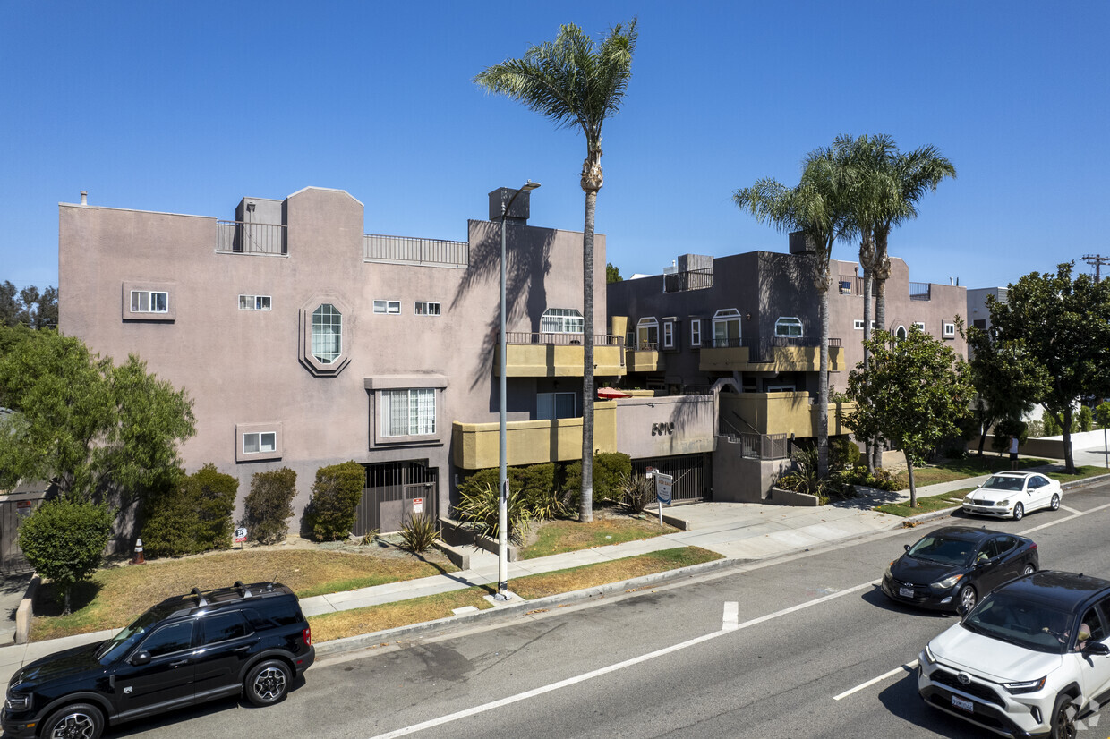 Primary Photo - 5010 Cahuenga Blvd