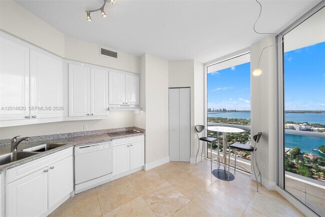 Building Photo - 4775 Collins Ave