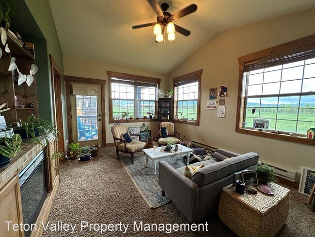 Building Photo - 3 br, 2 bath House - 677 Buffalo Junction ...