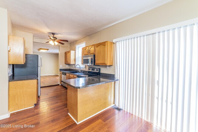 Foto del edificio - 1422 Longfield Ave