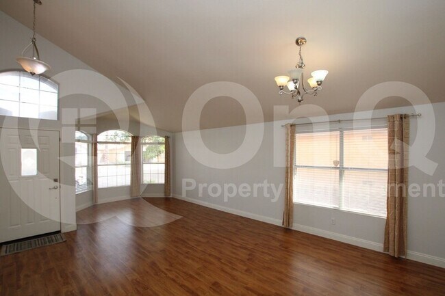 Building Photo - 1833 W Springfield Way
