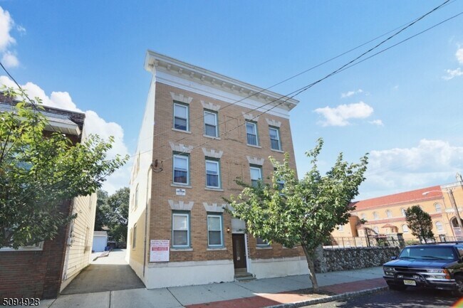 Foto del edificio - 84 Pine St