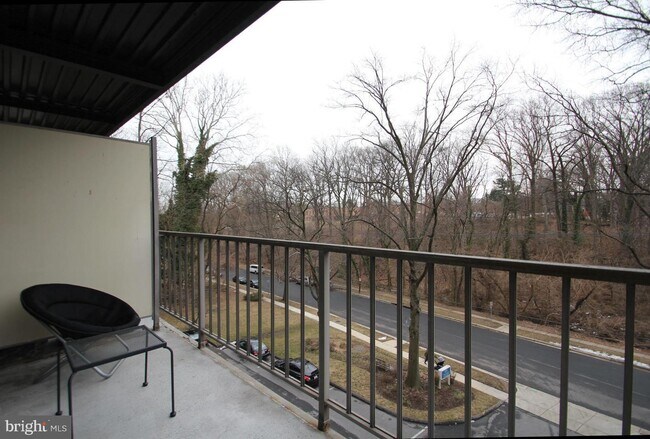 Foto del edificio - 575 Thayer Ave