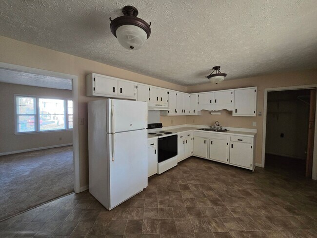 Foto del edificio - 6615 Keeler Dr