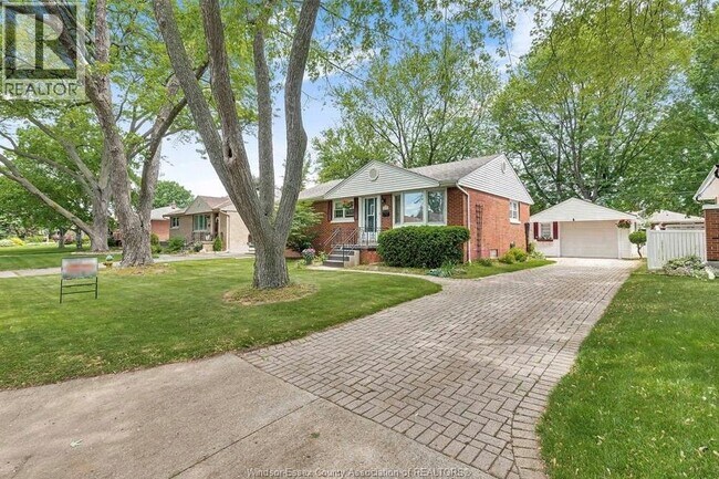 Photo du bâtiment - 3692 McKay Ave