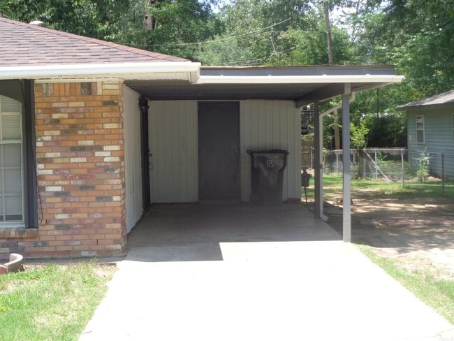 Building Photo - 7712 Impala Dr
