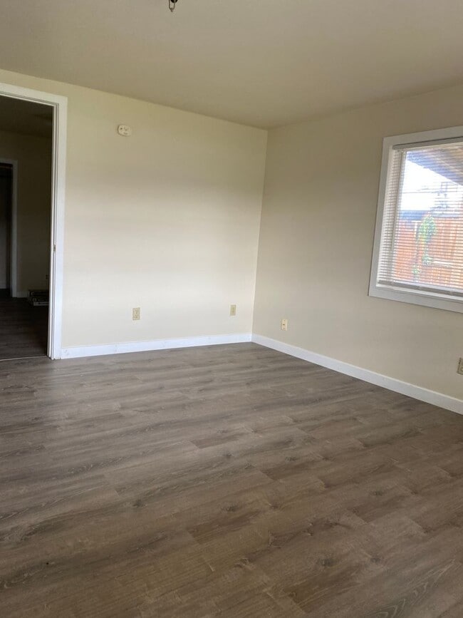 Building Photo - 2440 Chatham Hill Dr