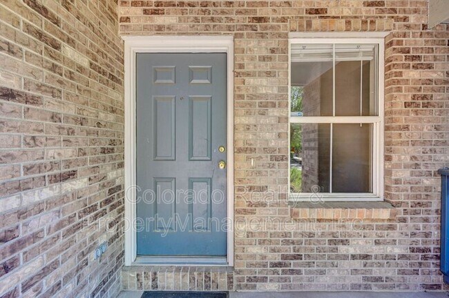 Foto del edificio - 9324 Welby Rd Terrace