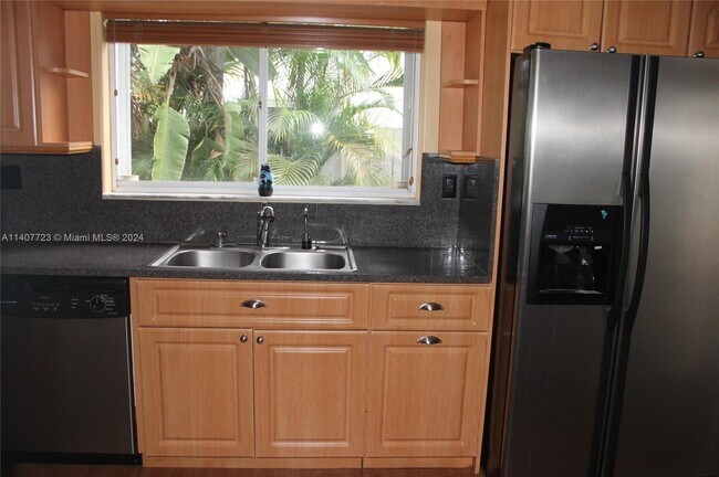 Foto del edificio - 21230 NE 3rd Ct