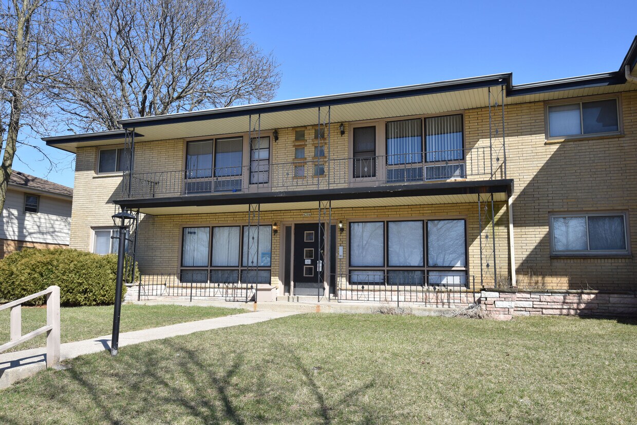 Primary Photo - 4206 N 92nd St