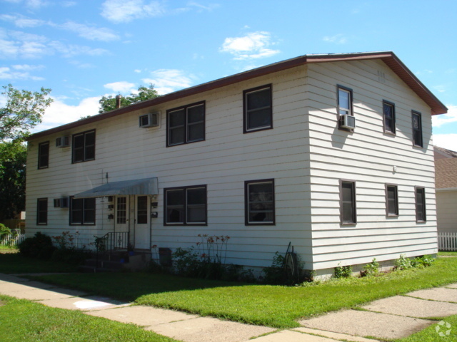 Building Photo - 1127 9th St S