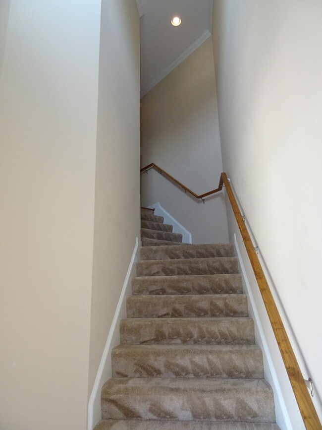 Building Photo - 802 Braemar Creek