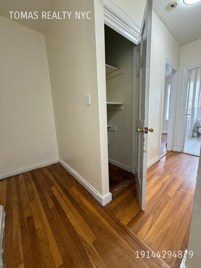 Foto del edificio - 710 E 235th St