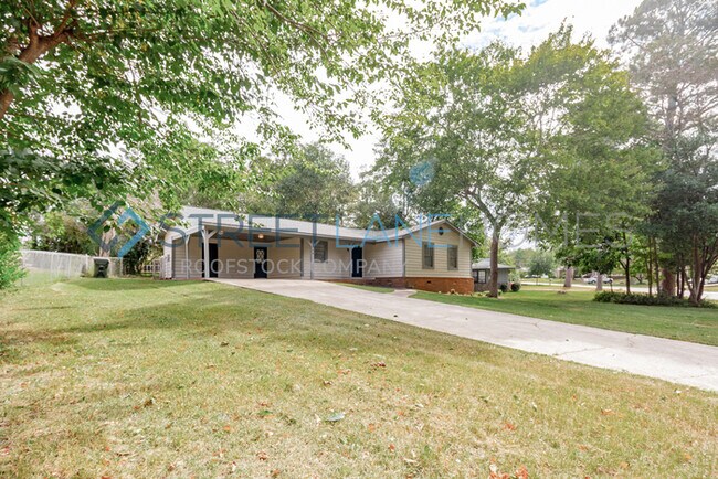 Building Photo - REDUCED!