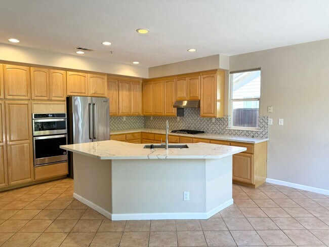 Building Photo - Perfect Shape Single Family Home in Liverm...