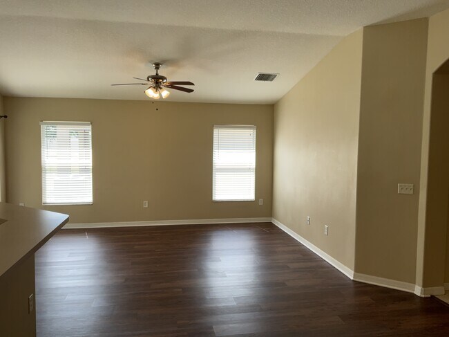 Building Photo - 8019 Alamosa Wood Ave
