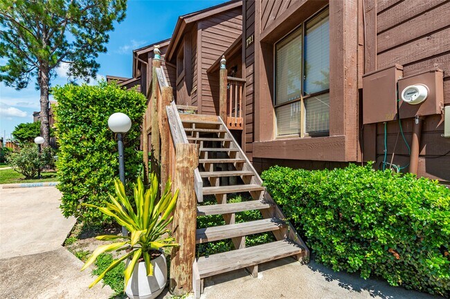 Foto del edificio - 723 Davis Rd