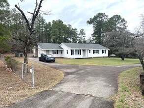 Building Photo - 3227 N Main St