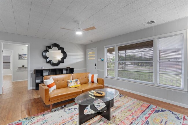 Building Photo - 1908 W 2nd St