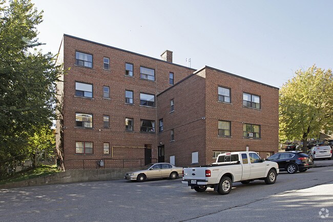 Photo du bâtiment - 12 Kinsdale Blvd.