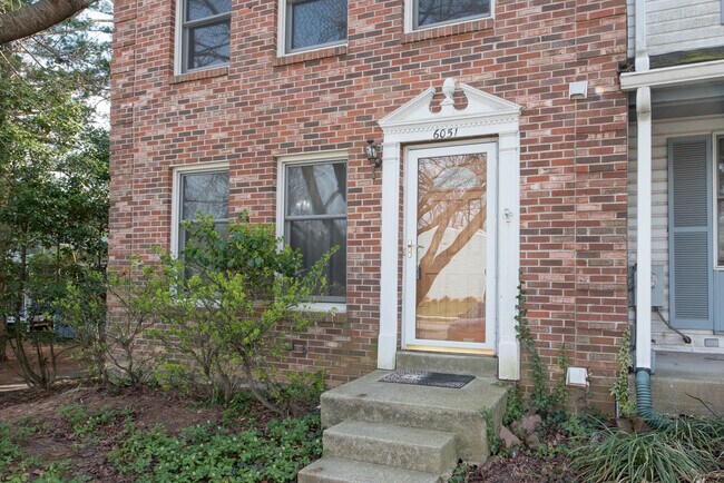 Building Photo - 6051 Cedar Wood Dr