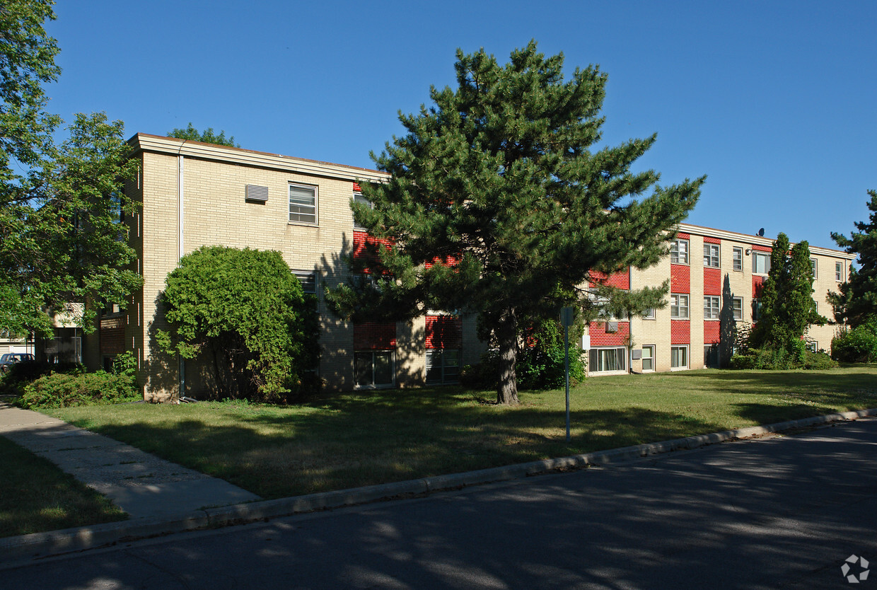 Primary Photo - McCarron's View Apartments